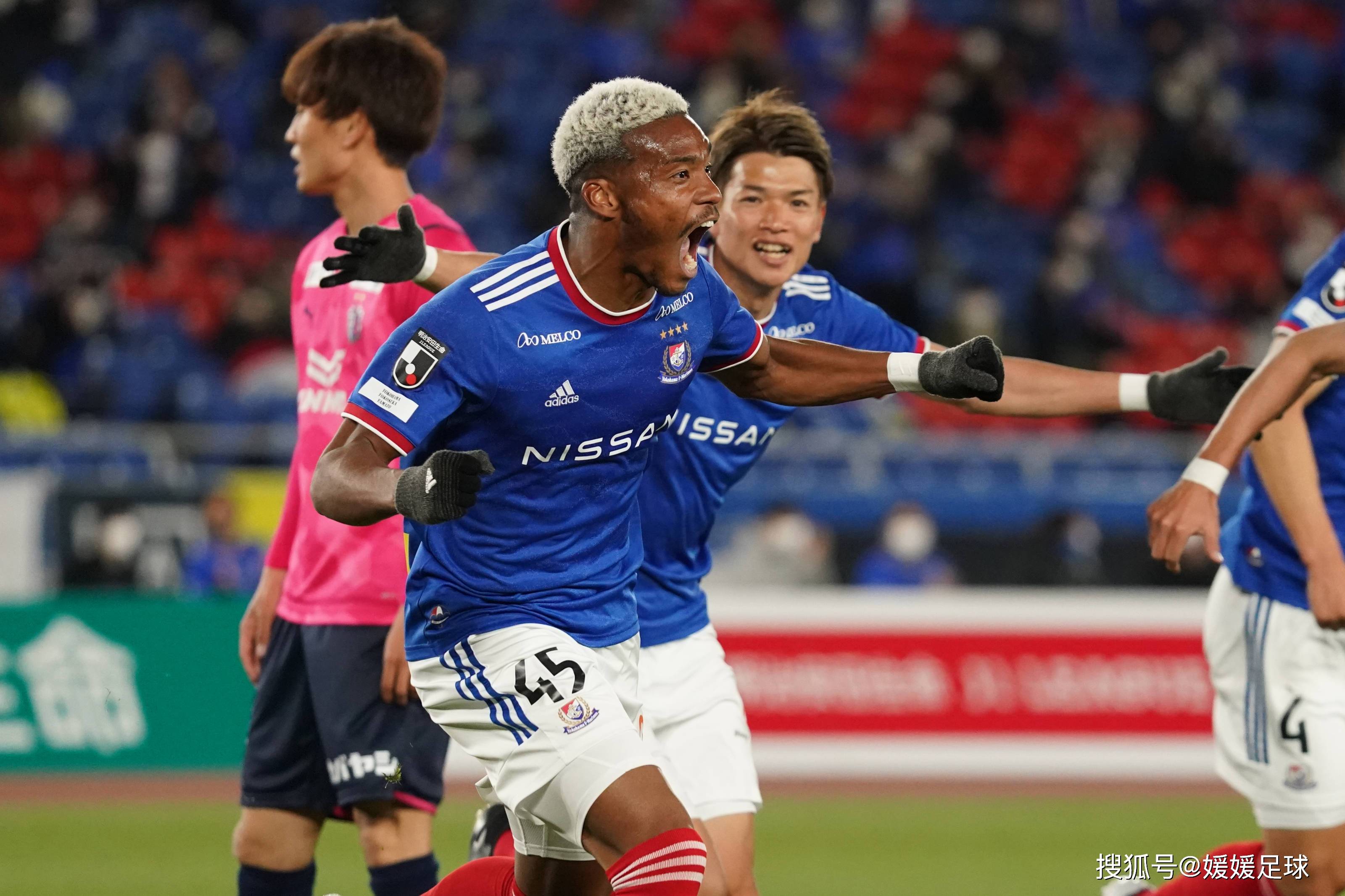 日本球员在亚冠联赛中踢出高水平比赛
