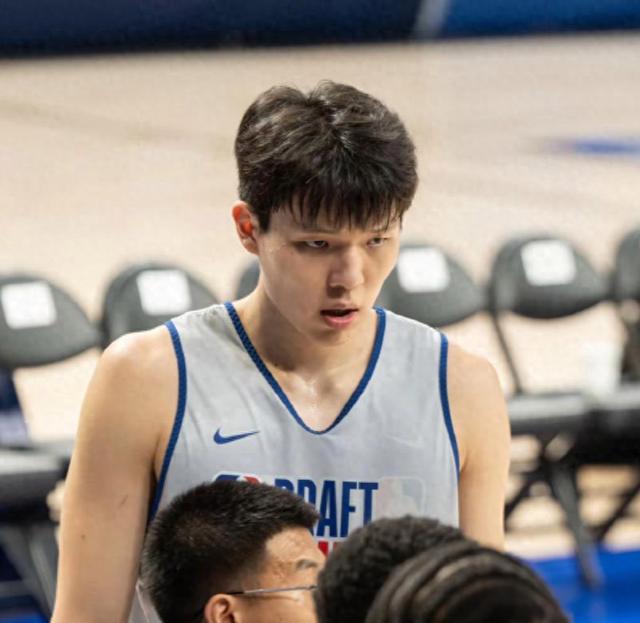 霍楠：会发牌&三分中锋极具价值，预测杨瀚森27或30签被选中的简单介绍