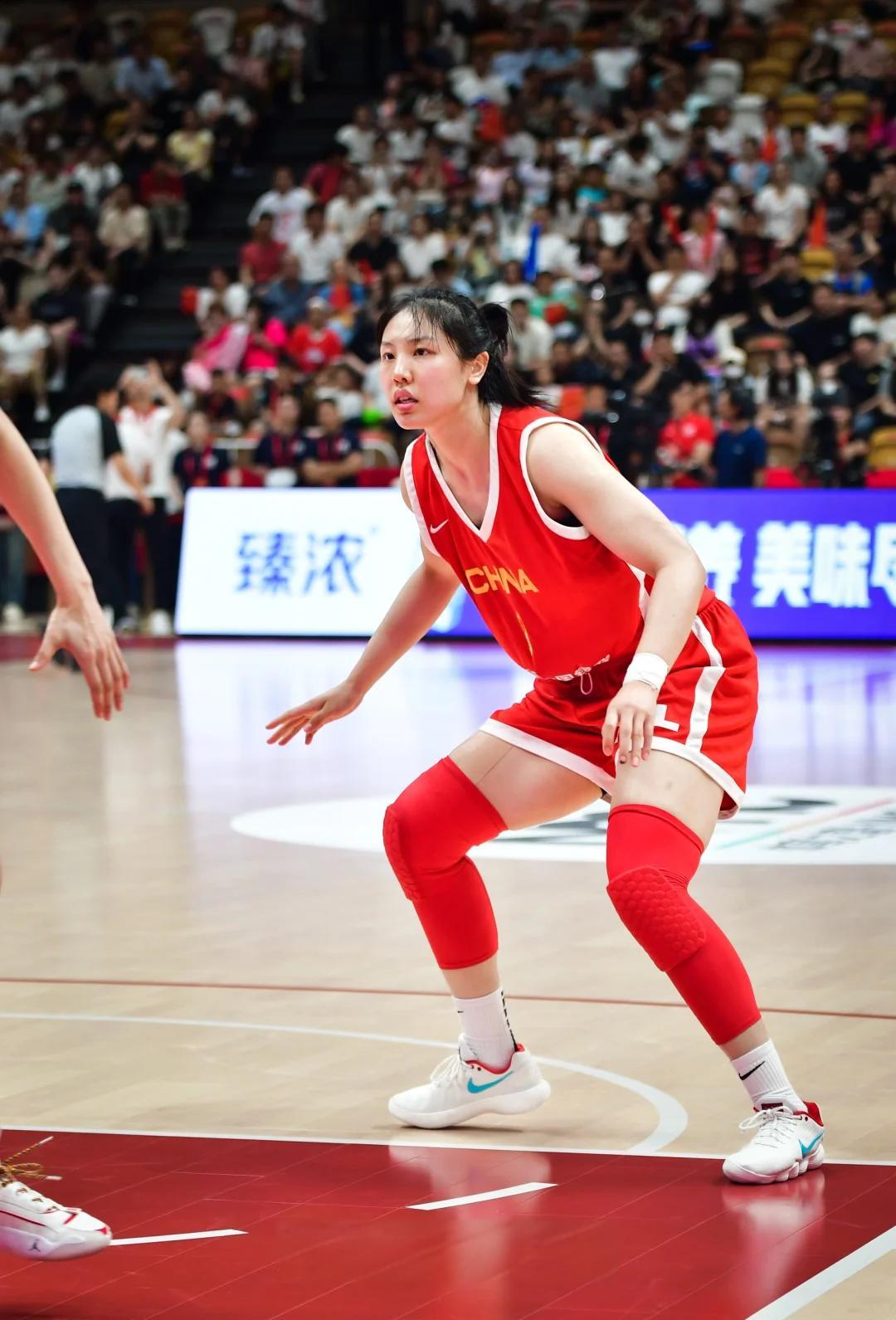爱奇艺体育登录入口-颁奖仪式：中国女篮领铜牌全队严肃杨舒予王思雨等多人难过落泪的简单介绍